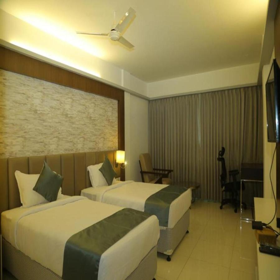 Hotel Konark Khammam Bagian luar foto